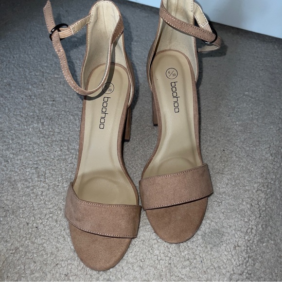 Stylish Boohoo Heeled Sandals. - Picture 7 of 9